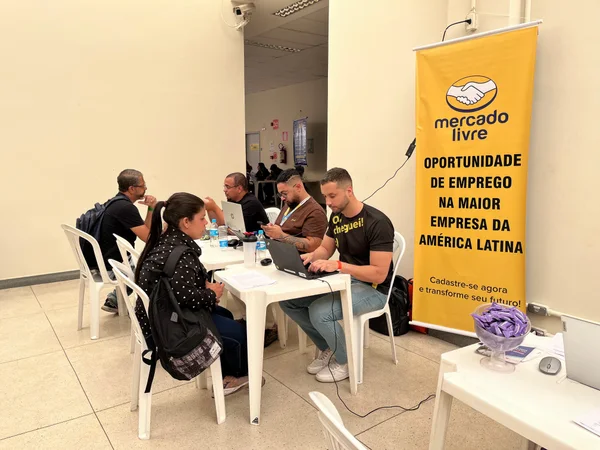 Feirão de Empregos do Governo de Minas oferece 8 mil vagas a trabalhadores em busca de oportunidades