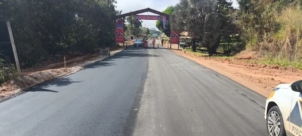 Recuperação da rodovia MG-105, entre Jequitinhonha e Joaíma