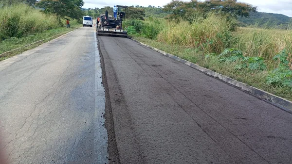 Recuperação da rodovia MG-105, entre Jequitinhonha e Joaíma