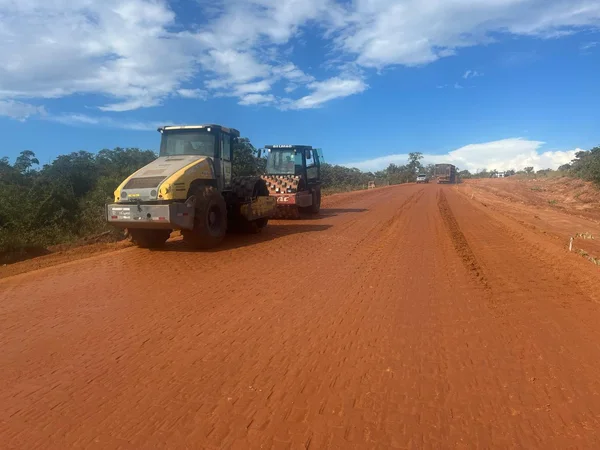 Pavimentação das rodovias que ligam Pintópolis a Urucuia