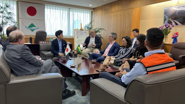 Governo de Minas e Jica fortalecem parceria em recuperação agrícola e defesa civil durante visita técnica à sede de agência no Japão