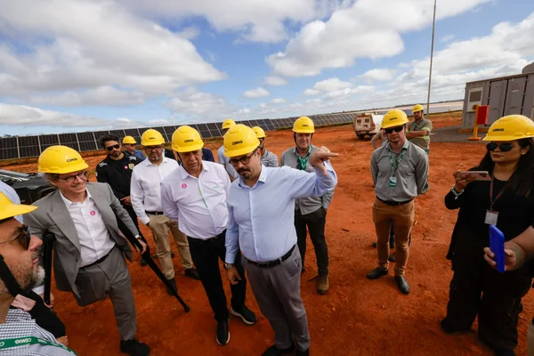 Governo de Minas e Cemig inauguram usina de grande porte com investimento de R$ 460 milhões no Norte de Minas