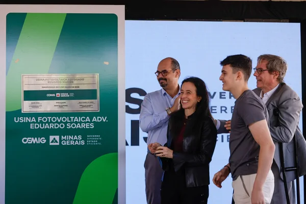 Governo de Minas e Cemig inauguram usina de grande porte com investimento de R$ 460 milhões no Norte de Minas