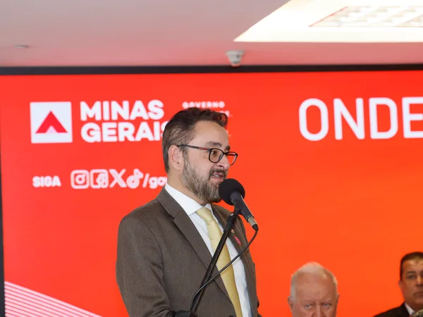 Governo de Minas assina decreto histórico que regulamenta uso da água no campo e avança na irrigação sustentável