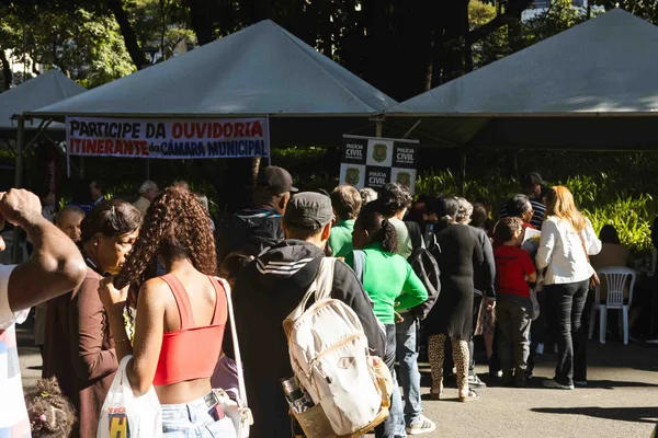 Mutirão de cidadania reúne milhares de pessoas no Parque Municipal em Belo Horizonte
