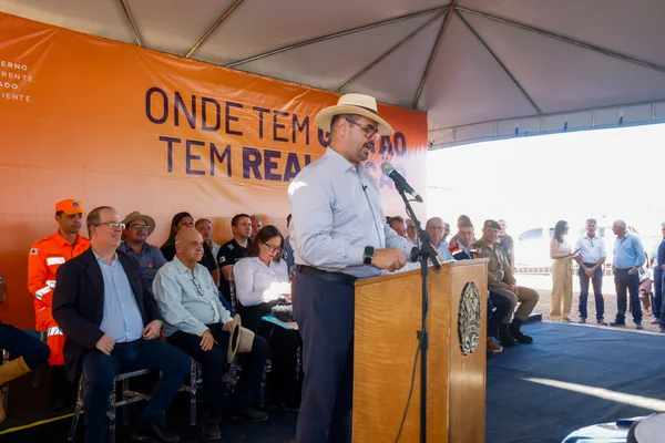 Governo de Minas regulariza títulos de propriedade rural e entrega kits de irrigação no Norte do estado
