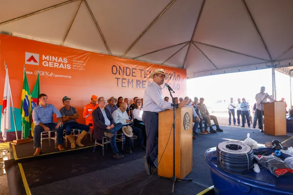 Governo de Minas regulariza títulos de propriedade rural e entrega kits de irrigação no Norte do estado