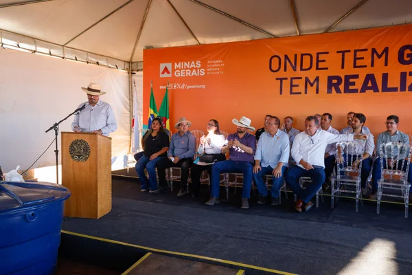 Governo de Minas regulariza títulos de propriedade rural e entrega kits de irrigação no Norte do estado