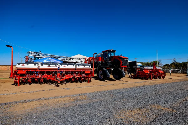 Governo de Minas regulariza títulos de propriedade rural e entrega kits de irrigação no Norte do estado