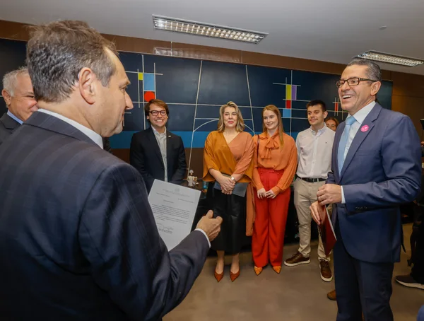 Governador em exercício participa do lançamento da cartilha sobre Fóruns Digitais