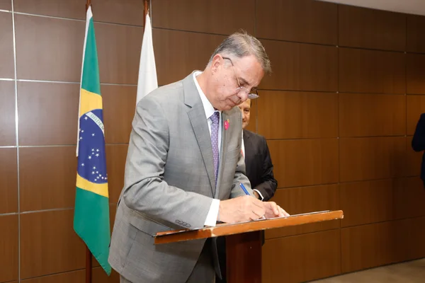 Governador em exercício participa do lançamento da cartilha sobre Fóruns Digitais