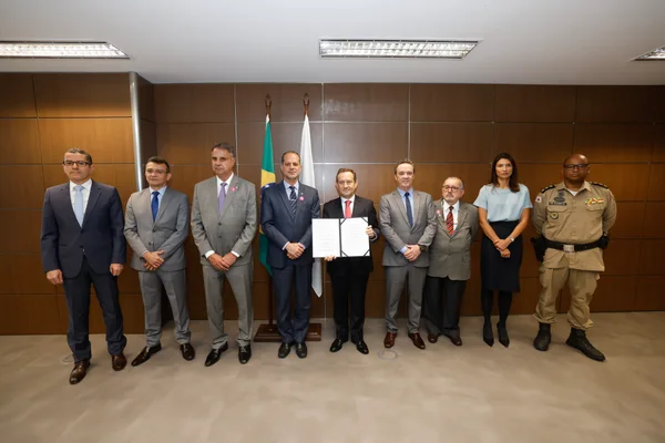 Governador em exercício participa do lançamento da cartilha sobre Fóruns Digitais