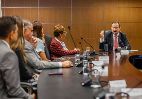 Governador em exercício anuncia parceria com Contagem em execução fiscal e proteção à mulher