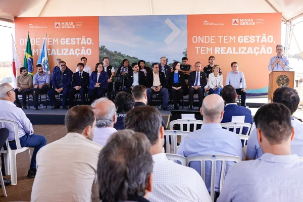 Reparação Brumadinho: Governo de Minas e instituições de Justiça concluem pavimentação de trecho da MG-060, entre Papagaios e Pompéu