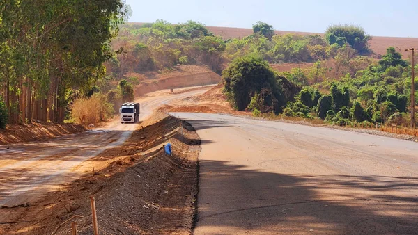 Obras de pavimentação da MG-060