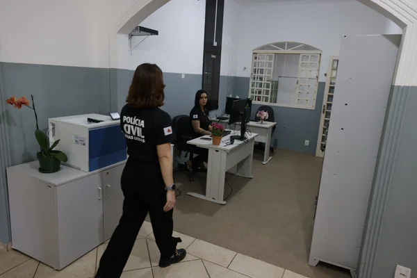 Governo de Minas entrega nova sede da delegacia de atendimento à mulher em Ibirité