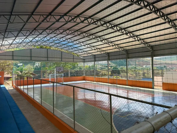 Quadra poliesportiva da Escola Estadual de Manhuaçu, na cidade de Manhuaçu