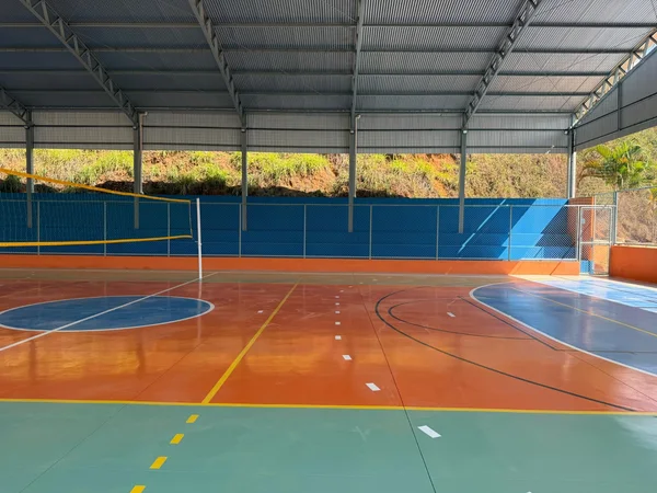 Quadra poliesportiva da Escola Estadual de Manhuaçu, na cidade de Manhuaçu