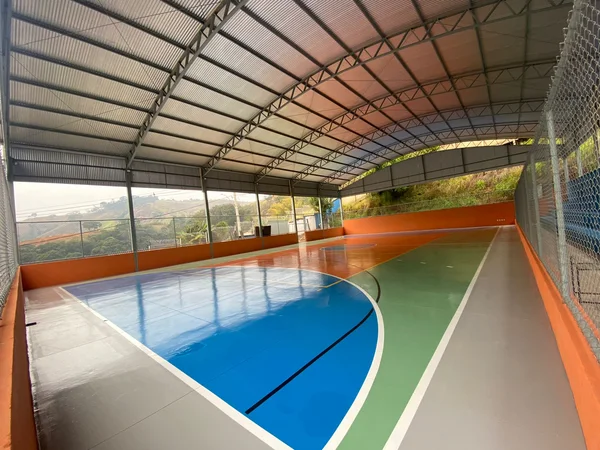 Quadra poliesportiva da Escola Estadual de Manhuaçu, na cidade de Manhuaçu