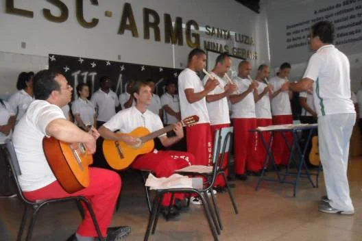 Grupo faz apresentação de flauta e violão no Sesc Santa Luzia