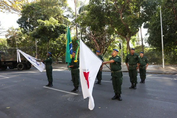 Governador acompanha desfile cívico-militar de 7 de setembro