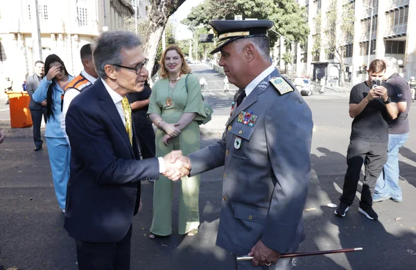 Governador acompanha desfile cívico-militar de 7 de setembro