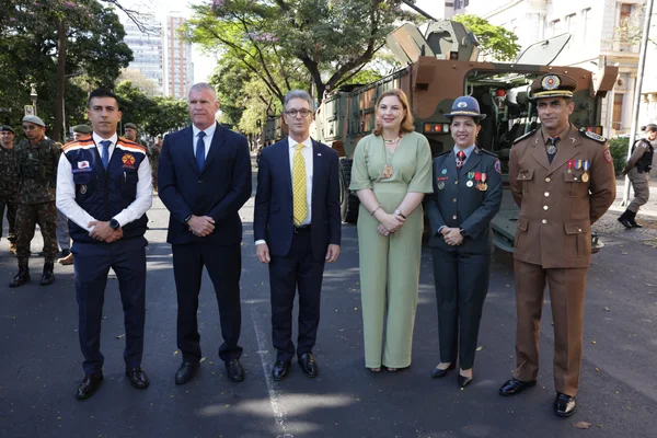 Governador acompanha desfile cívico-militar de 7 de setembro