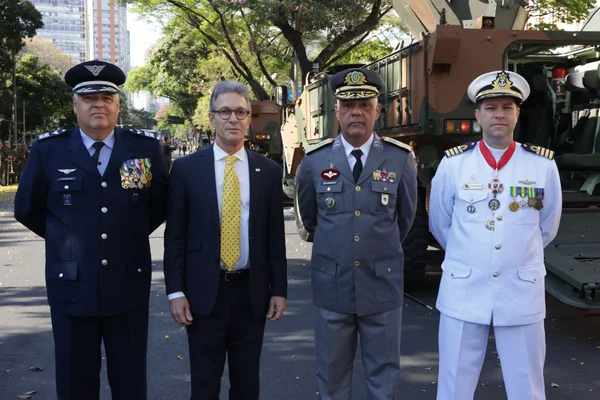 Governador acompanha desfile cívico-militar de 7 de setembro