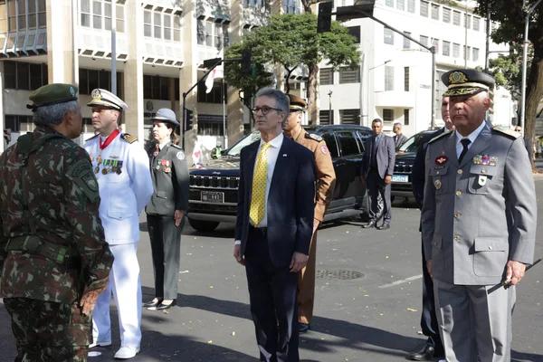 Governador acompanha desfile cívico-militar de 7 de setembro