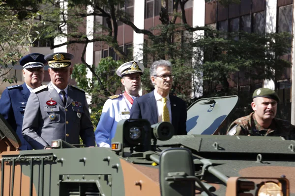 Governador acompanha desfile cívico-militar de 7 de setembro