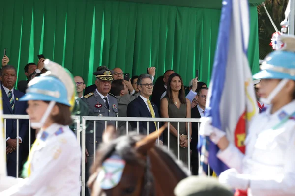Governador acompanha desfile cívico-militar de 7 de setembro