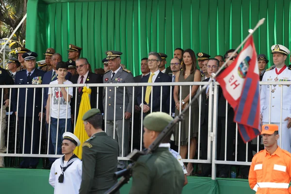 Governador acompanha desfile cívico-militar de 7 de setembro