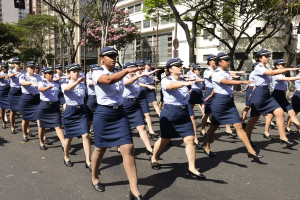 Governador acompanha desfile cívico-militar de 7 de setembro