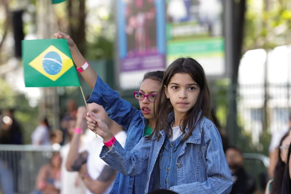 Governador acompanha desfile cívico-militar de 7 de setembro