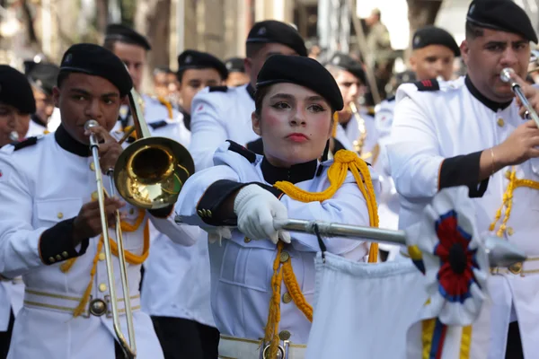 Governador acompanha desfile cívico-militar de 7 de setembro