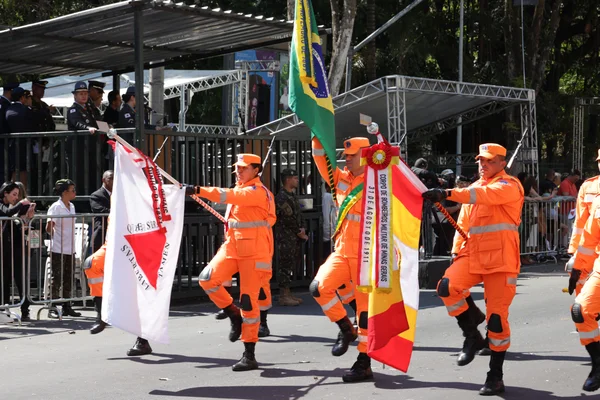 Governador acompanha desfile cívico-militar de 7 de setembro