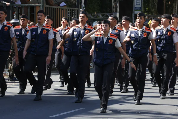 Governador acompanha desfile cívico-militar de 7 de setembro
