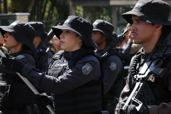 Governador acompanha desfile cívico-militar de 7 de setembro