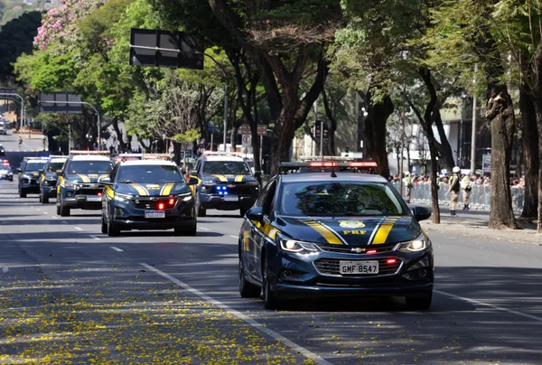 Governador acompanha desfile cívico-militar de 7 de setembro