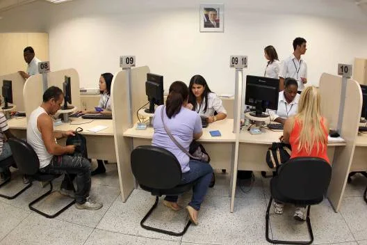 São 33 guichês, com capacidade para atender cerca de 1.400 pessoas por dia