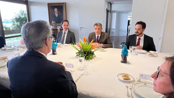 Governo de Minas discute nova missão à Europa durante reunião com embaixador da Itália