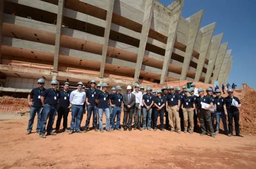 Representantes da Fifa estiveram no Mineirão para inspecionar as obras