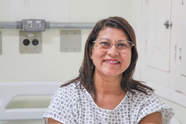A cuidadora de idosos Marli Fernandes Ferreira foi a primeira paciente a passar por cirurgia com a reabertura do bloco no HCM