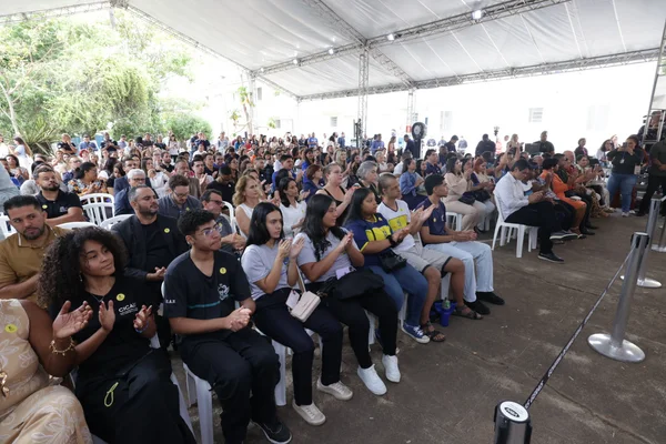 Governo de Minas realiza entregas da Educação em Sabará