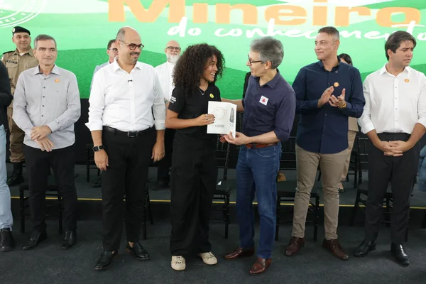 Governo de Minas realiza entregas da Educação em Sabará