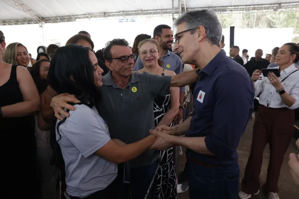 Governo de Minas realiza entregas da Educação em Sabará