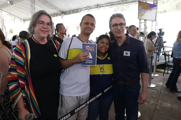 Governo de Minas realiza entregas da Educação em Sabará