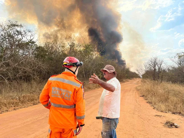 João Pinheiro recebe reforço do Corpo de Bombeiros com viaturas e militares no combate a incêndios em áreas rurais