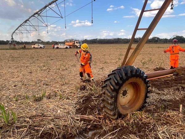 João Pinheiro recebe reforço do Corpo de Bombeiros com viaturas e militares no combate a incêndios em áreas rurais