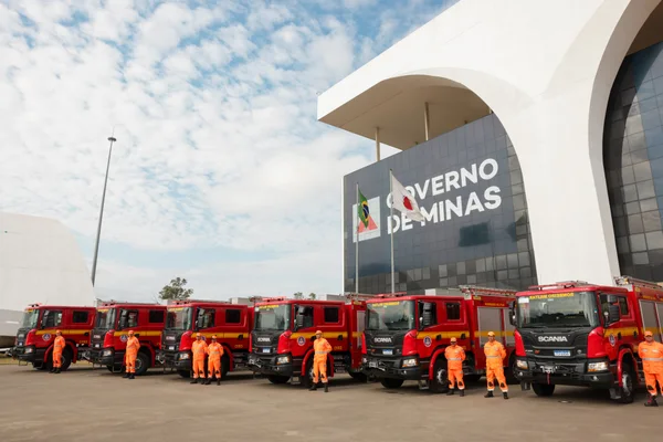 Governo de Minas entrega 18 novas viaturas ao Corpo de Bombeiros para reforçar atendimento operacional